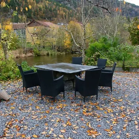 Trolltunga, Jondal, Sommerski Jondal