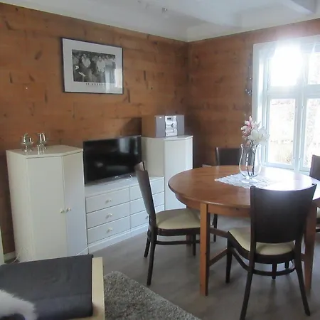 Trolltunga, Jondal, Sommerski * Jondal